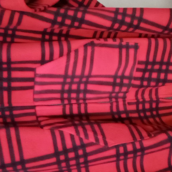 Le Moda Red/Black Plaid Full Zip, Hooded, Double Pocket, Poncho One Size - Picture 4 of 6